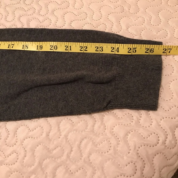 Banana Republic Men’s Gray & Red Large Sweater - Picture 7 of 11